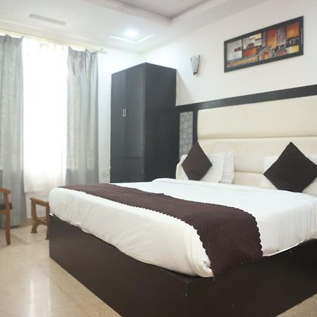 Hotel Grand Father آغْرا المظهر الخارجي الصورة