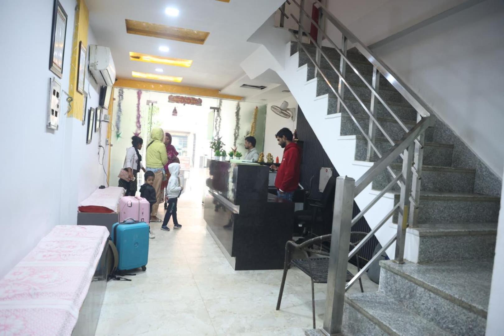 Hotel Grand Father آغْرا المظهر الخارجي الصورة