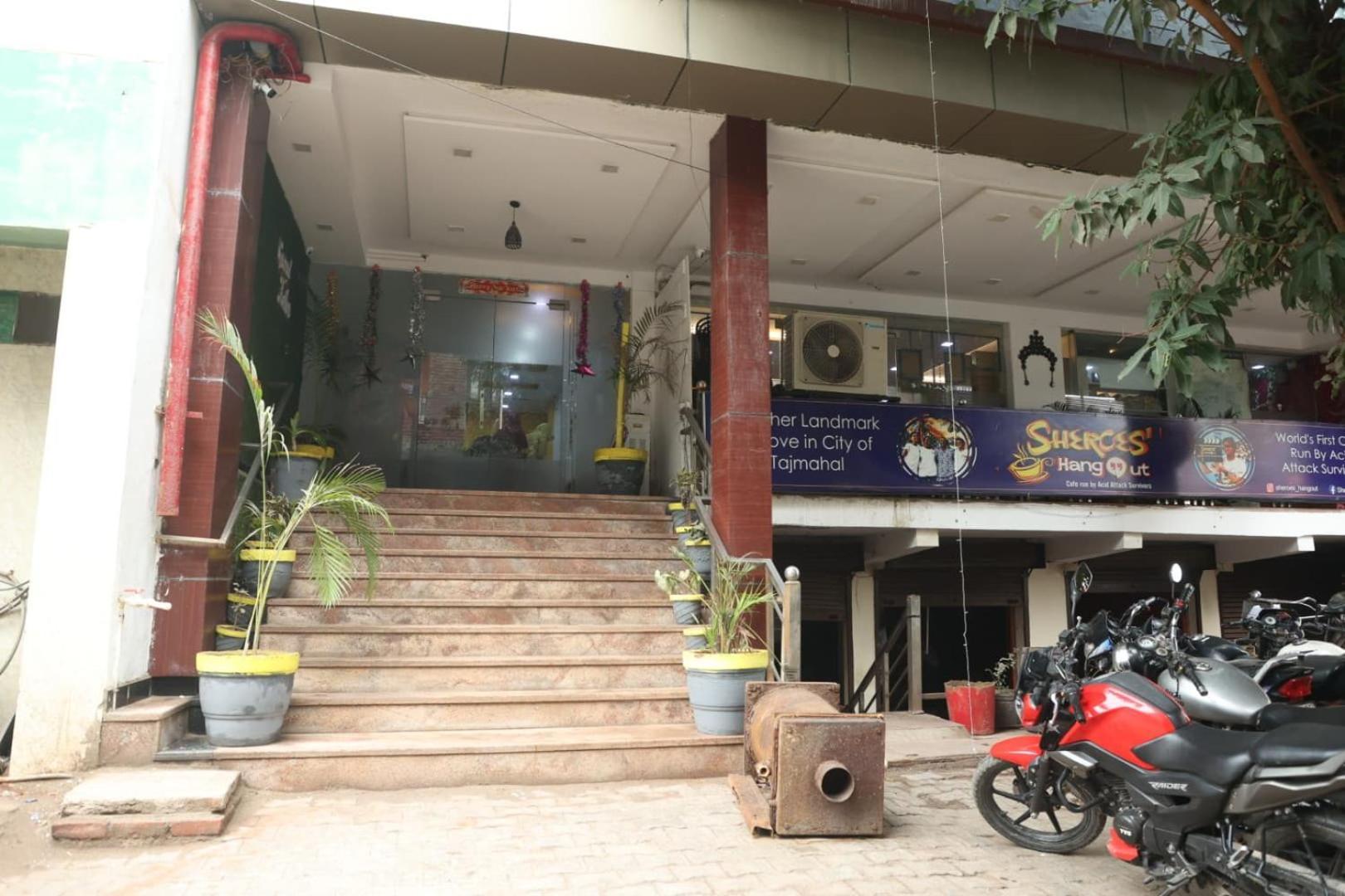 Hotel Grand Father آغْرا المظهر الخارجي الصورة