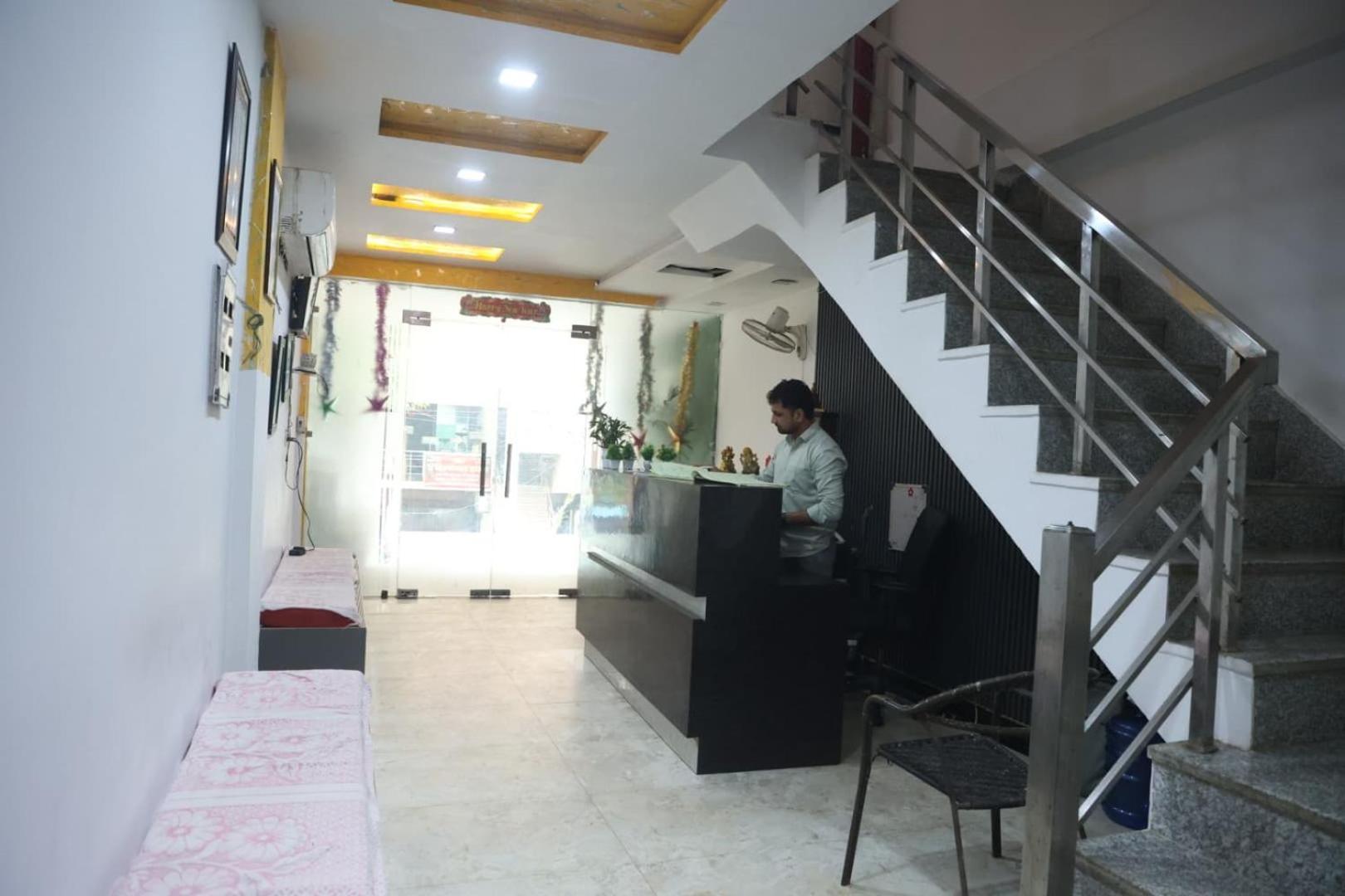 Hotel Grand Father آغْرا المظهر الخارجي الصورة