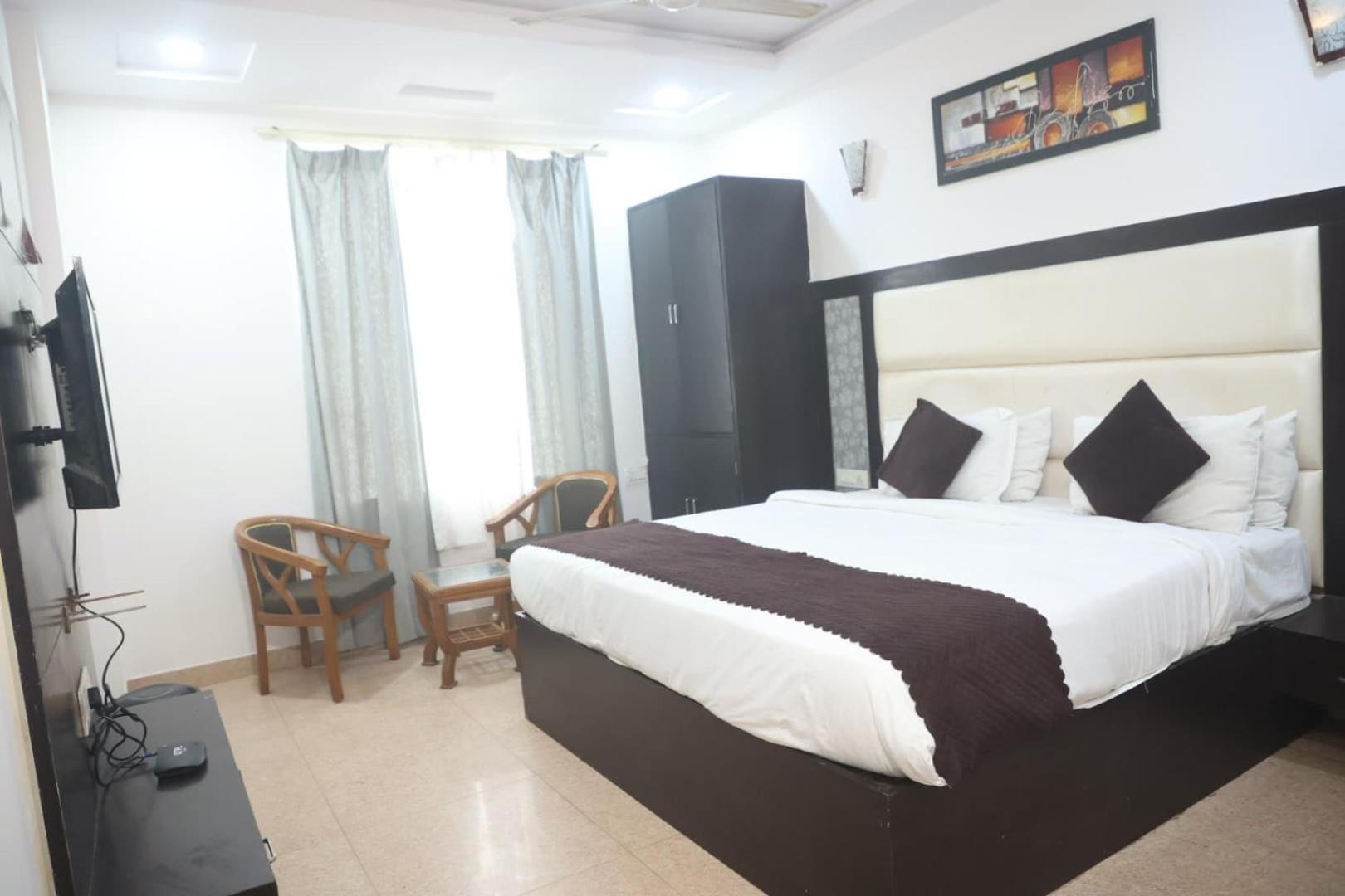 Hotel Grand Father آغْرا المظهر الخارجي الصورة