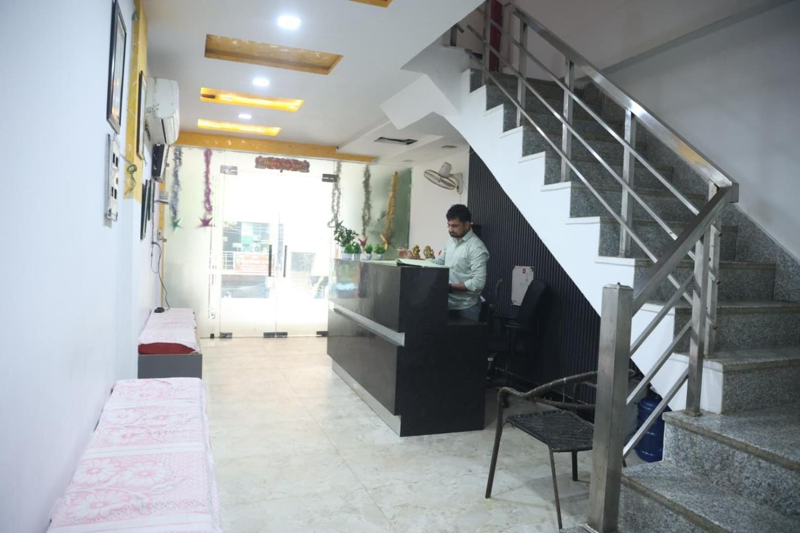 Hotel Grand Father آغْرا المظهر الخارجي الصورة