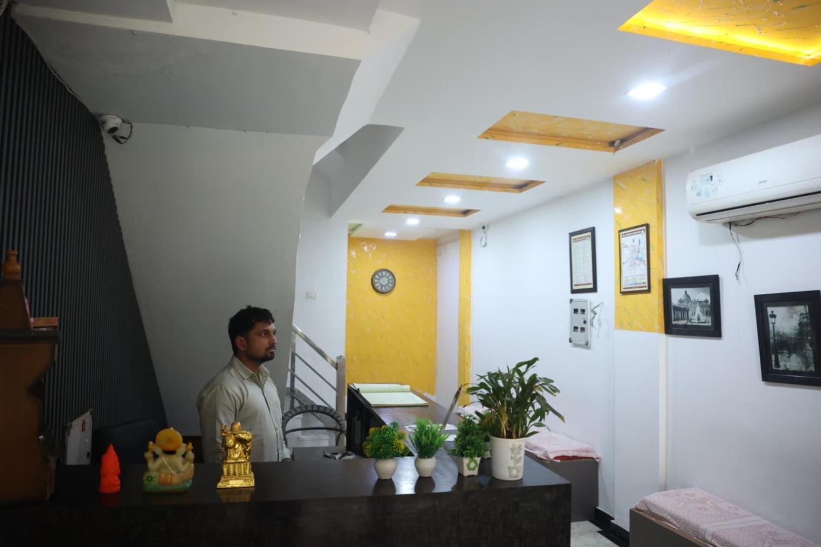 Hotel Grand Father آغْرا المظهر الخارجي الصورة