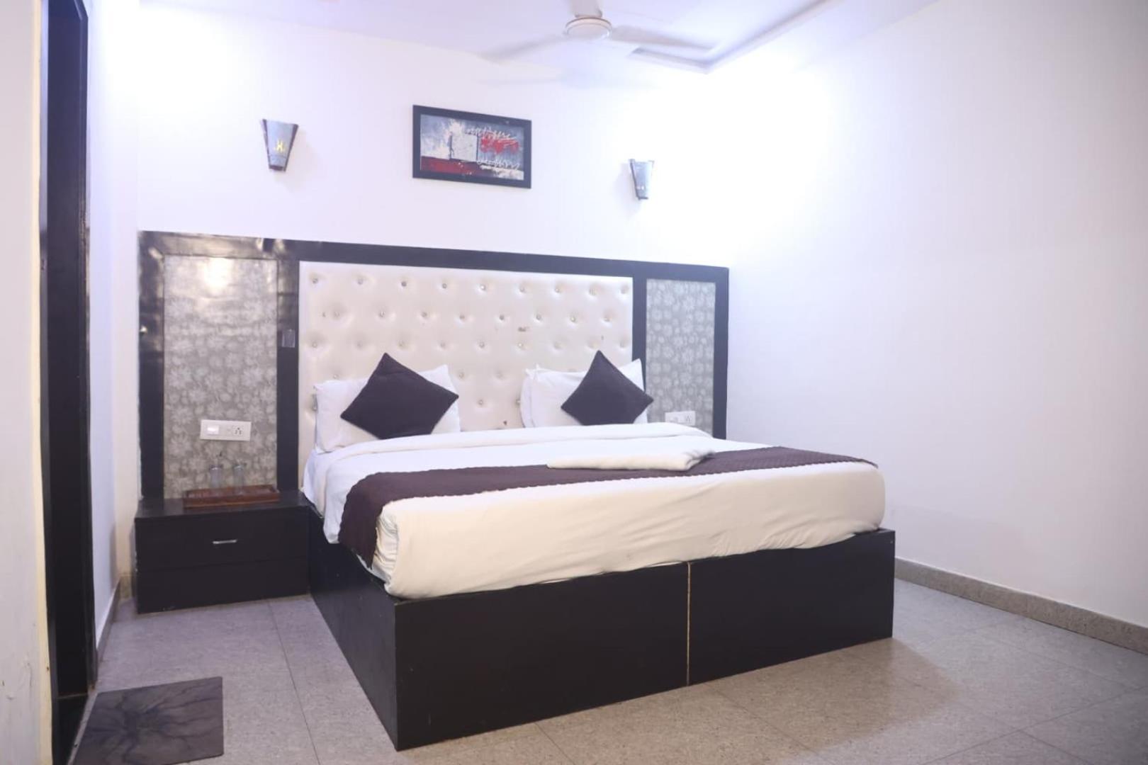 Hotel Grand Father آغْرا المظهر الخارجي الصورة