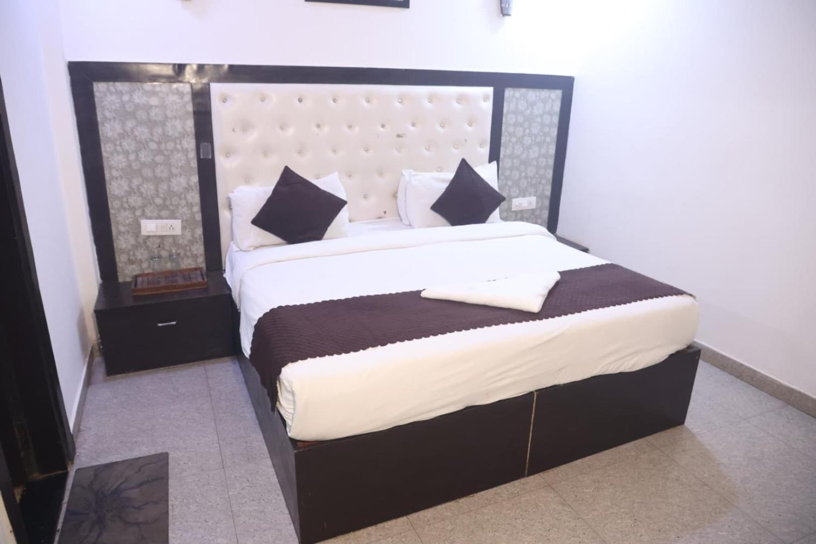 Hotel Grand Father آغْرا المظهر الخارجي الصورة
