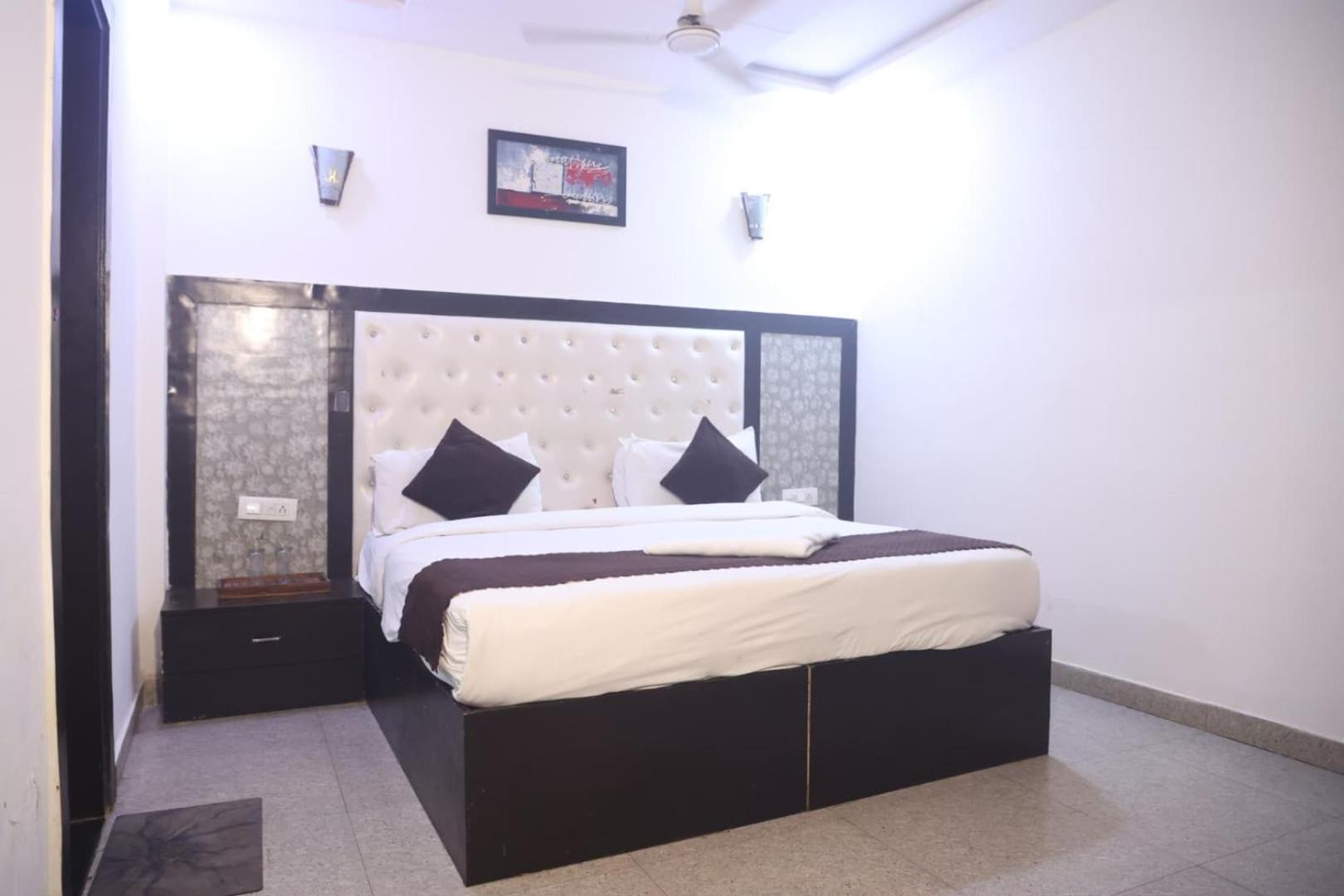 Hotel Grand Father آغْرا المظهر الخارجي الصورة